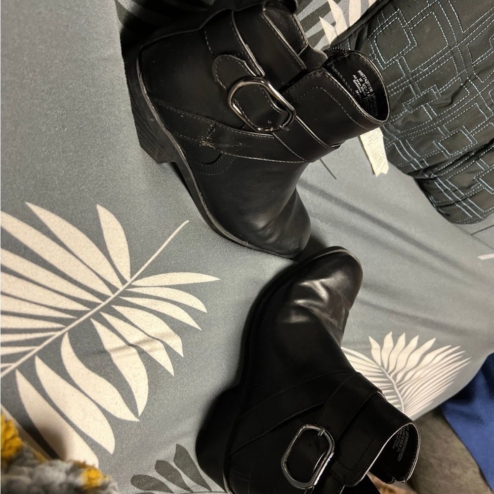 Time and Tru Black Ankle Boots